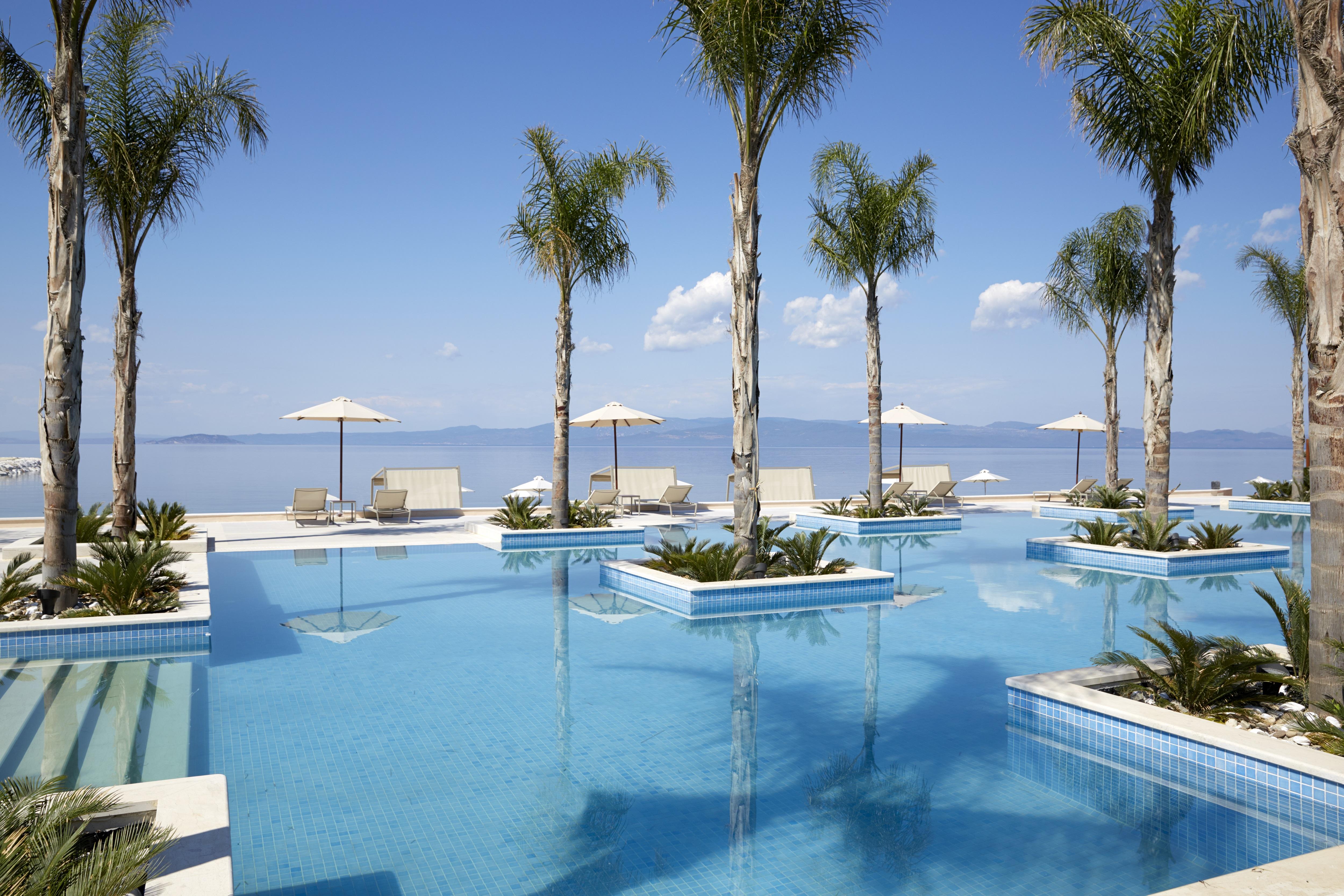 Miraggio Thermal Spa Resort Paliouri Exteriér fotografie The pool at the hotel