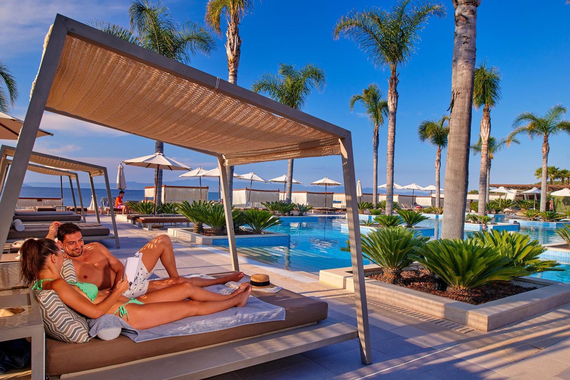 Miraggio Thermal Spa Resort Paliouri Exteriér fotografie The resort's pool area