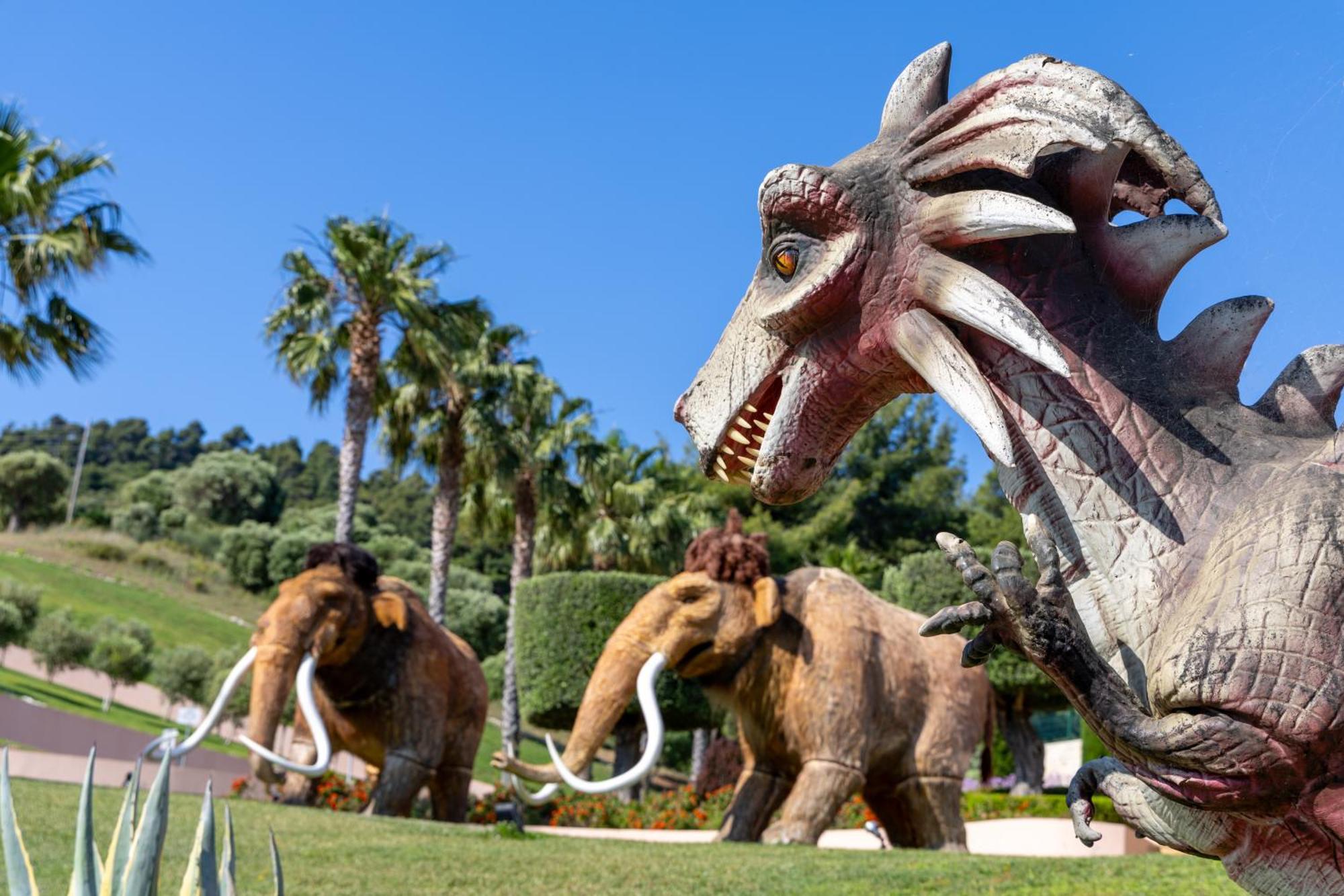 Miraggio Thermal Spa Resort Paliouri Exteriér fotografie The park's "Ice Age" section