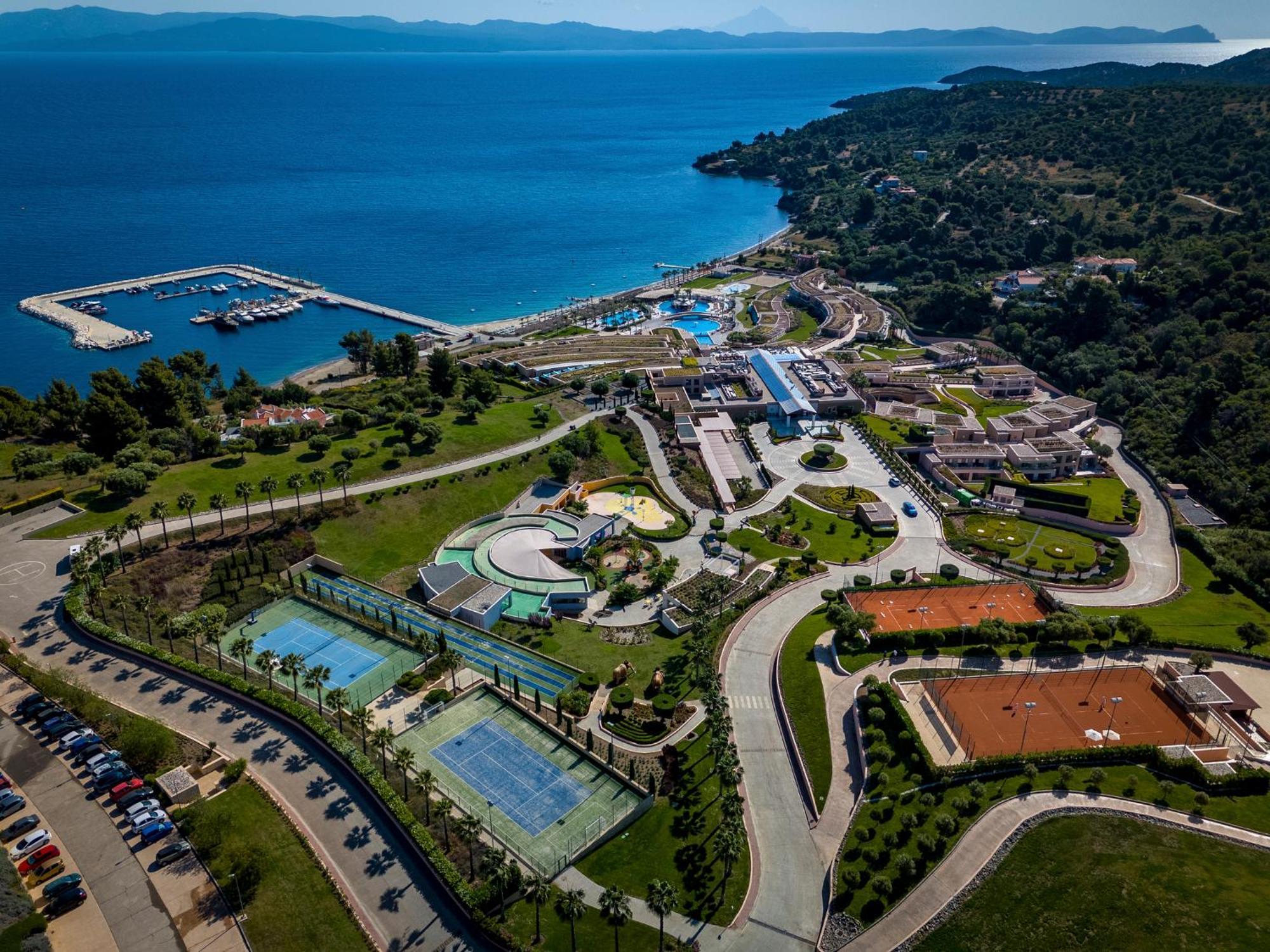 Miraggio Thermal Spa Resort Paliouri Exteriér fotografie Aerial view of the resort